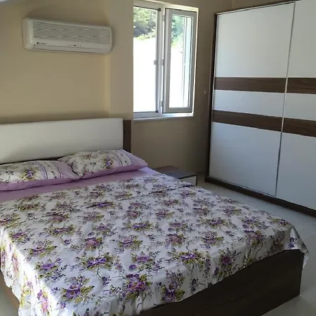 Apartment Crystal House İçmeler